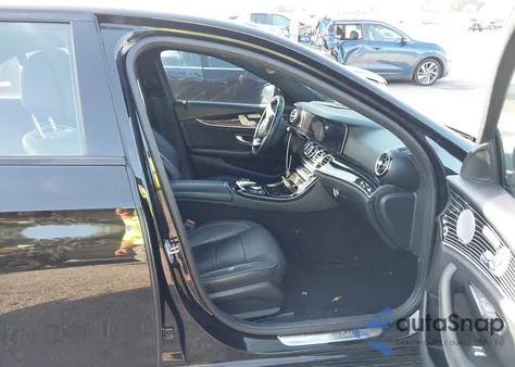 2018 Mercedes-Benz E 300 z USA, uszkodzony, nr VIN WDDZF4JB6JA320325